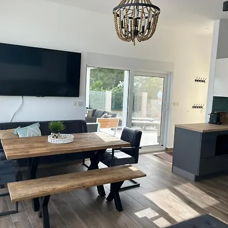 Sofrania- Panoramic Views, Pool, Hot Tub, Location! *