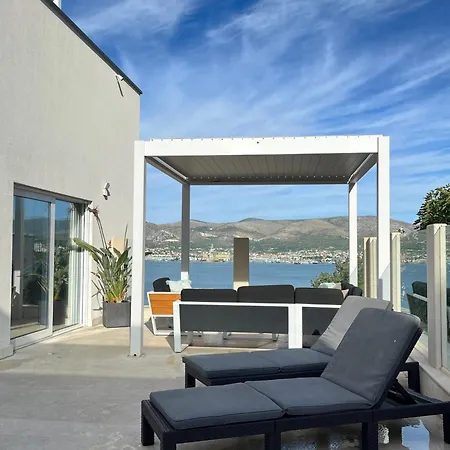 Sofrania- Panoramic Views, Pool, Hot Tub, Location! تروغير