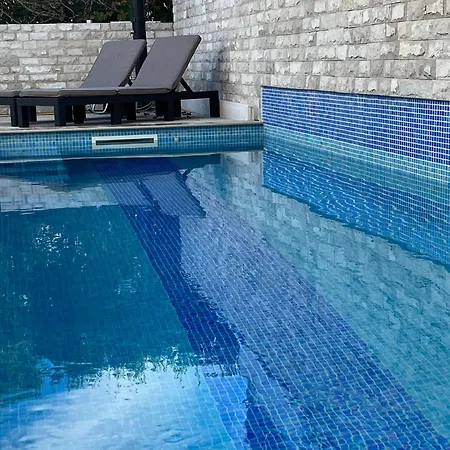 فيلة Sofrania- Panoramic Views, Pool, Hot Tub, Location! تروغير