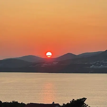 Sofrania- Panoramic Views, Pool, Hot Tub, Location! Trogir