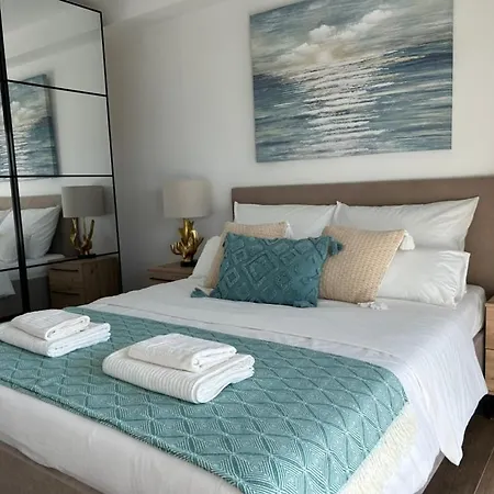 Sofrania- Panoramic Views, Pool, Hot Tub, Location!