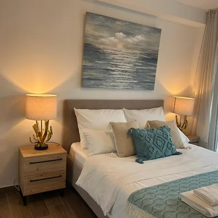 Sofrania- Panoramic Views, Pool, Hot Tub, Location! *