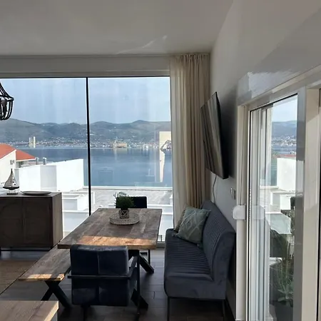 Villa Sofrania- Panoramic Views, Pool, Hot Tub, Location!