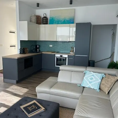 Sofrania- Panoramic Views, Pool, Hot Tub, Location! *