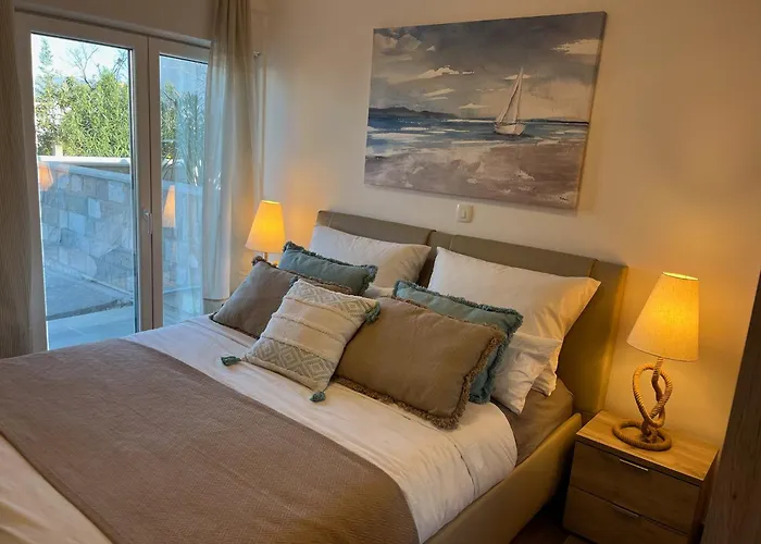 Sofrania- Panoramic Views, Pool, Hot Tub, Location! Willa Trogir