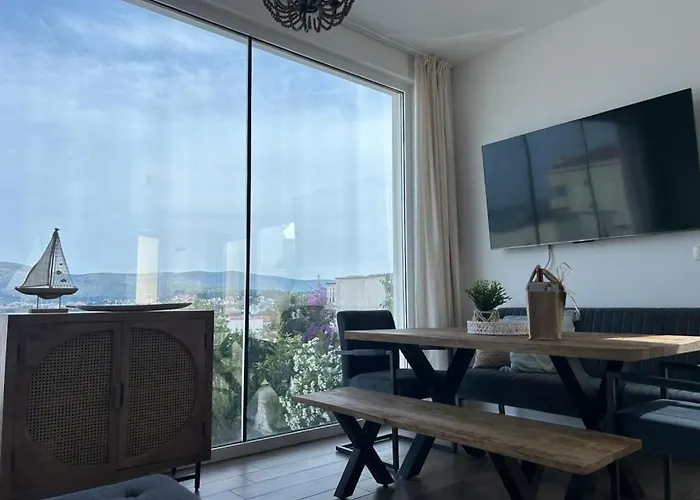 Willa Sofrania- Panoramic Views, Pool, Hot Tub, Location! *