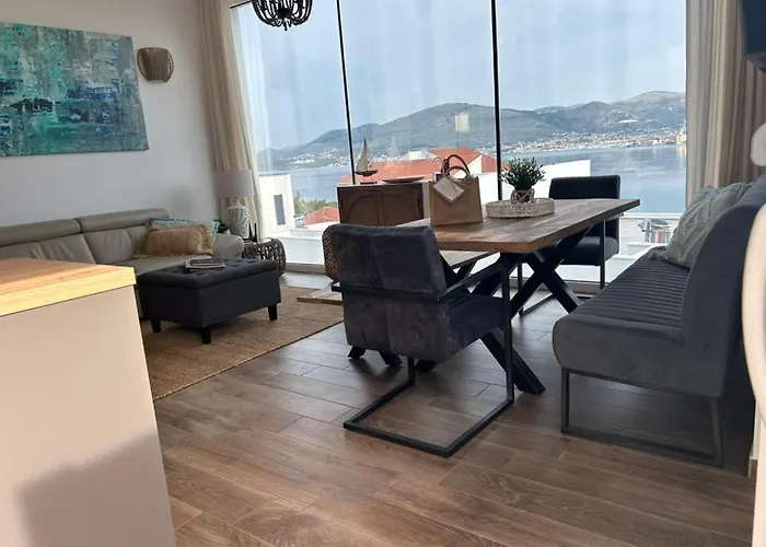 Sofrania- Panoramic Views, Pool, Hot Tub, Location! Willa