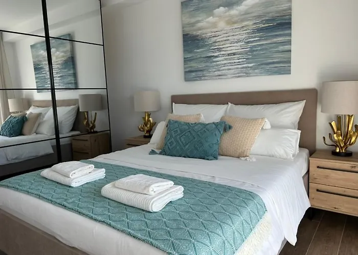 Sofrania- Panoramic Views, Pool, Hot Tub, Location!