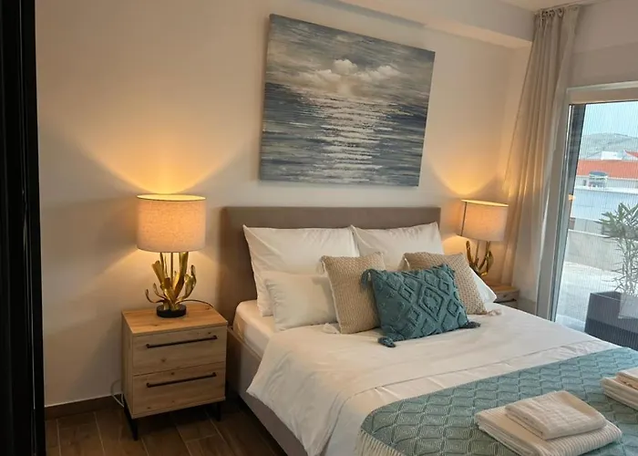 Sofrania- Panoramic Views, Pool, Hot Tub, Location! *