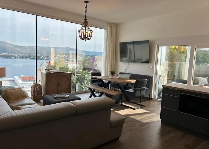 Sofrania- Panoramic Views, Pool, Hot Tub, Location! Trogir