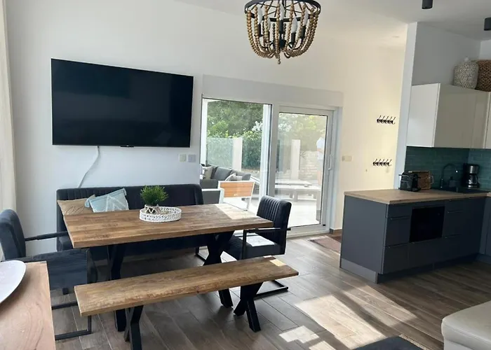 Sofrania- Panoramic Views, Pool, Hot Tub, Location! *