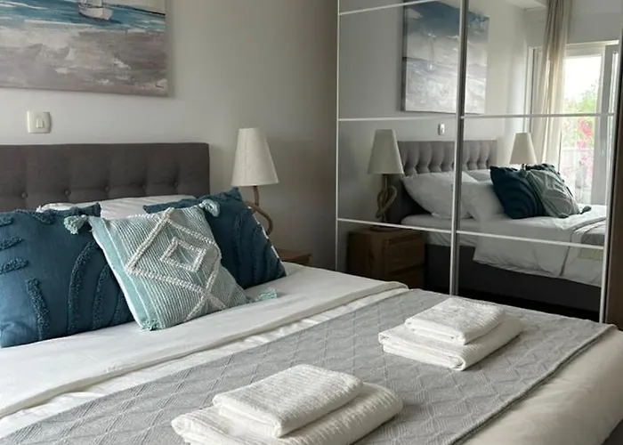 Sofrania- Panoramic Views, Pool, Hot Tub, Location! Willa *