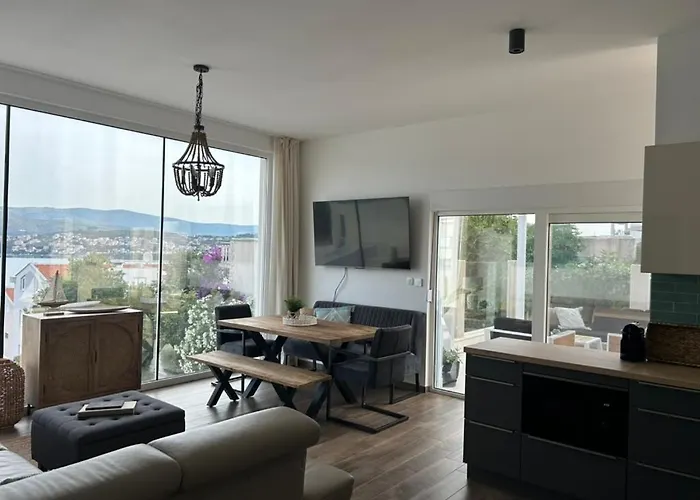 Willa Sofrania- Panoramic Views, Pool, Hot Tub, Location! Trogir