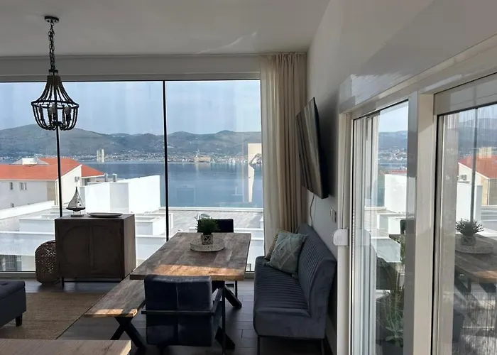 Willa Sofrania- Panoramic Views, Pool, Hot Tub, Location!