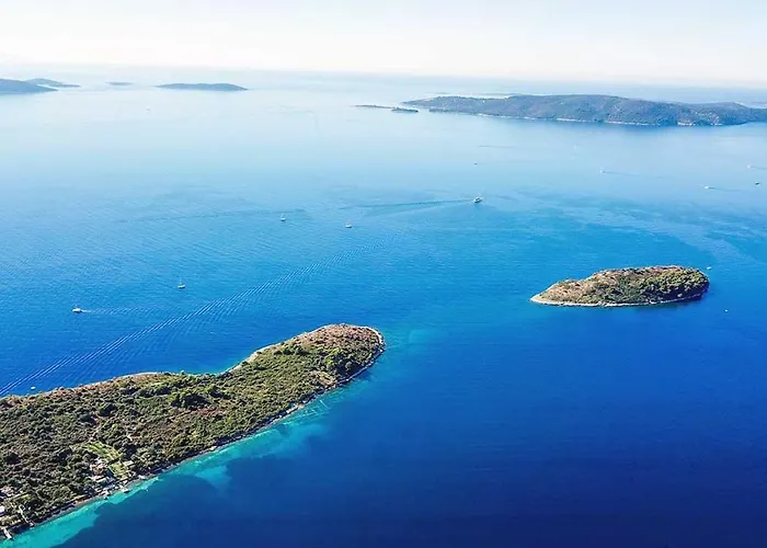 Sofrania- Panoramic Views, Pool, Hot Tub, Location! Trogir