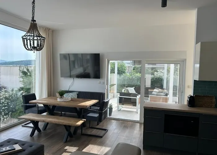 Sofrania- Panoramic Views, Pool, Hot Tub, Location! *