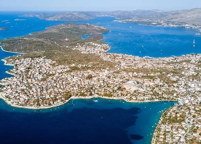 Sofrania- Panoramic Views, Pool, Hot Tub, Location!