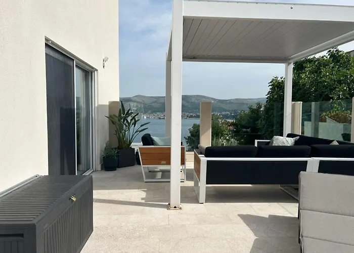 Sofrania- Panoramic Views, Pool, Hot Tub, Location! Willa *