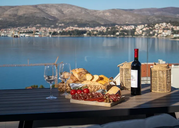 Sofrania- Panoramic Views, Pool, Hot Tub, Location! Willa