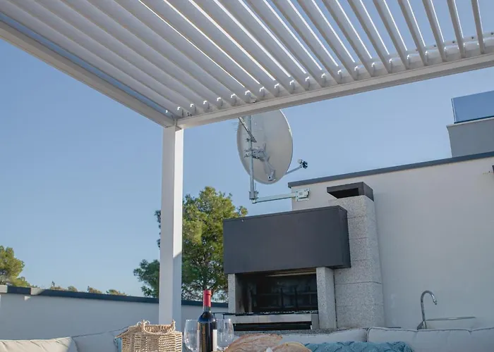 Sofrania- Panoramic Views, Pool, Hot Tub, Location! Willa