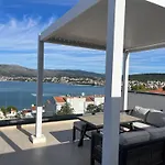 Sofrania- Panoramic Views, Pool, Hot Tub, Location! Traù