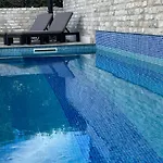 Villa Sofrania- Panoramic Views, Pool, Hot Tub, Location! Traù