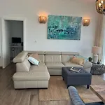 Villa Sofrania- Panoramic Views, Pool, Hot Tub, Location! Traù