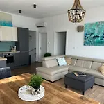 Sofrania- Panoramic Views, Pool, Hot Tub, Location! Traù