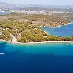 Sofrania- Panoramic Views, Pool, Hot Tub, Location! *