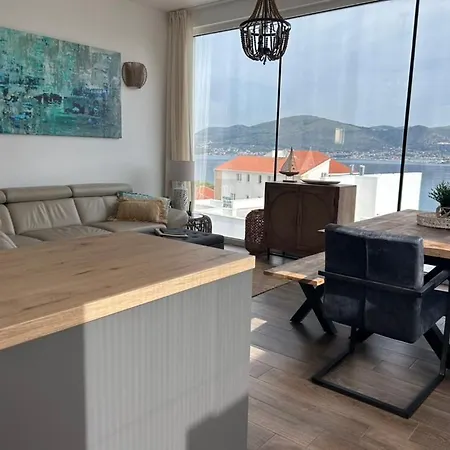 Sofrania- Panoramic Views, Pool, Hot Tub, Location! * Traù