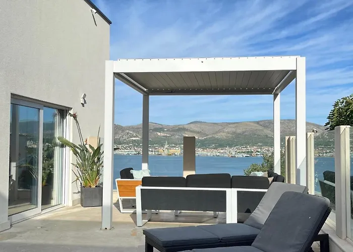 Sofrania- Panoramic Views, Pool, Hot Tub, Location! トロギール