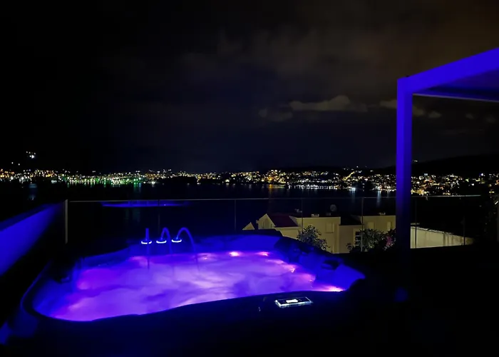 Sofrania- Panoramic Views, Pool, Hot Tub, Location! ヴィラ