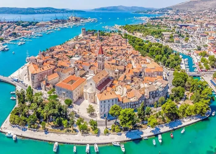 Sofrania- Panoramic Views, Pool, Hot Tub, Location! * トロギール