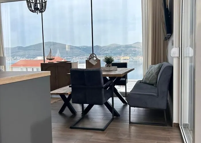 Sofrania- Panoramic Views, Pool, Hot Tub, Location!