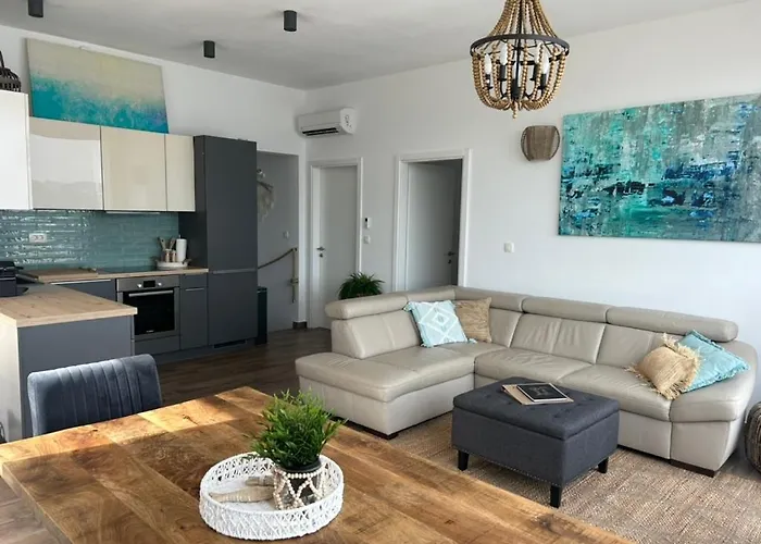 Sofrania- Panoramic Views, Pool, Hot Tub, Location! トロギール