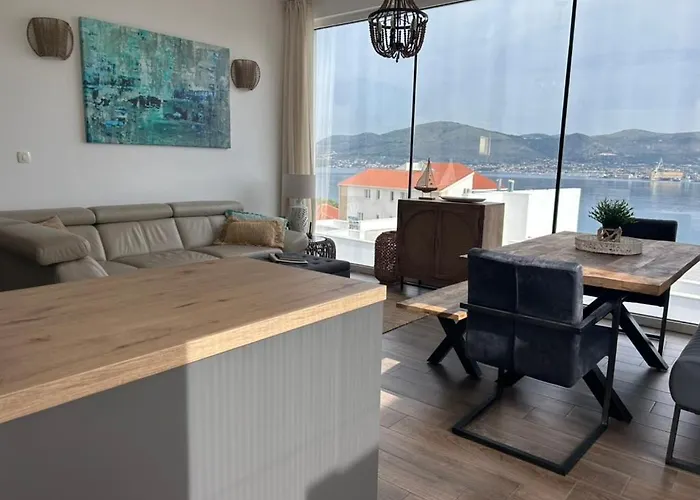 Sofrania- Panoramic Views, Pool, Hot Tub, Location! * トロギール