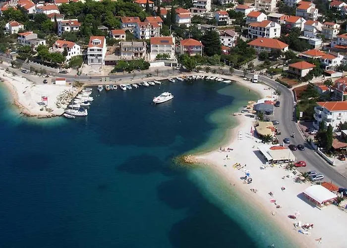 Sofrania- Panoramic Views, Pool, Hot Tub, Location!