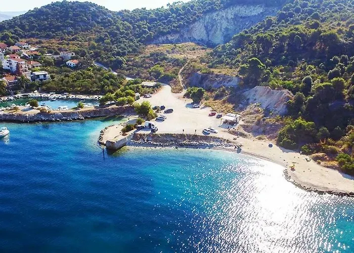 Sofrania- Panoramic Views, Pool, Hot Tub, Location! *